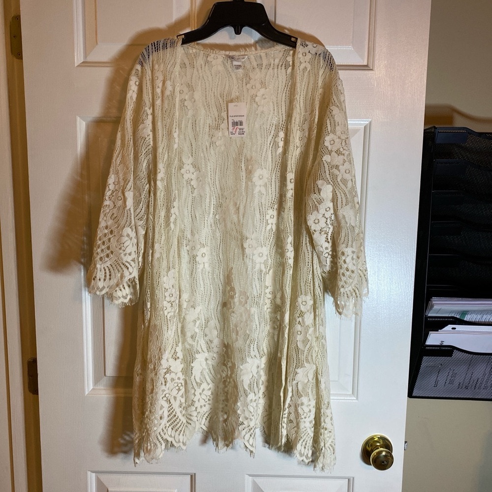 Cream and white lace vest with a boho, hippie vibe #bohostyle #vest #cato #fall
